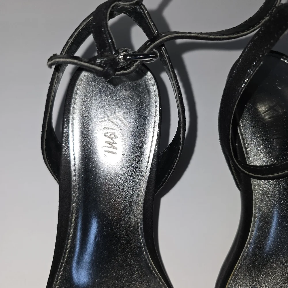 FIONI Silver and‎ Black Heels for Stylish Occasions - Picture 5 of 10